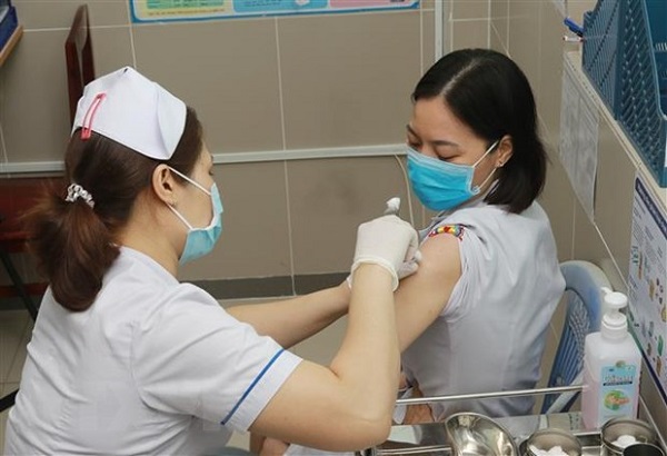 dau-hieu-nhan-biet-bien-chung-dong-mau-sau-tiem-vaccine-covid-19