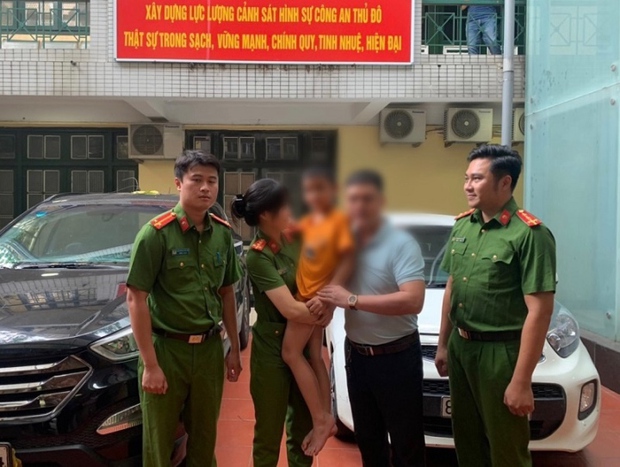 Tin 16/8: Bé trai bị bắt cóc ở Long Biên kể giây phút đối mặt nghi phạm; miền Bắc sắp đón mưa dông, nhiều nơi mưa to - Ảnh 3.