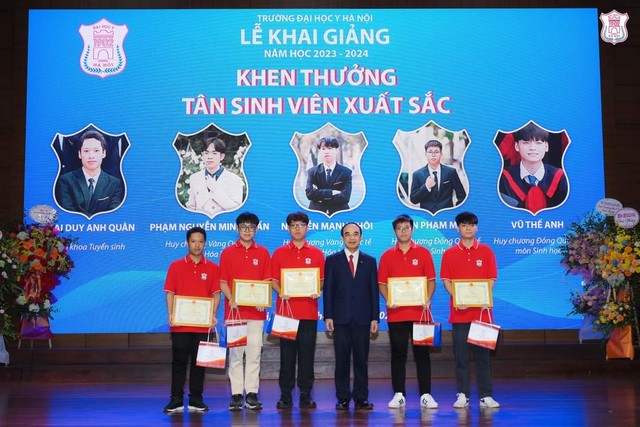 Thêm một trường đại học ở Việt Nam được gắn 5 sao- Ảnh 2.