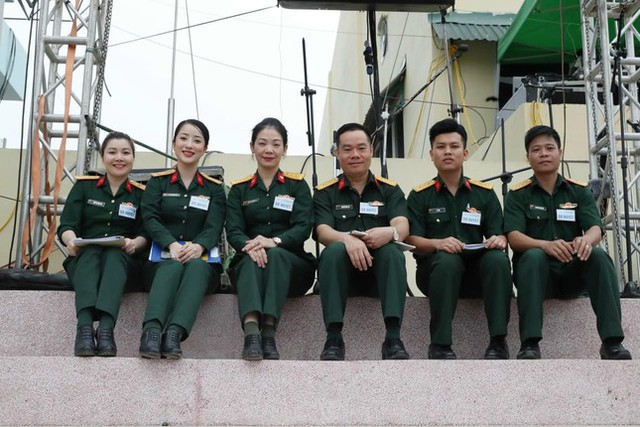 tin-sang-8-5-nguoi-doc-le-ky-niem-70-nam-chien-thang-dien-bien-phu-da-khoc-khi-troi-do-mua