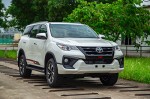 nghich-ly-toyota-fortuner-chay-luot-ban-gia-mac-hon-xe-moi