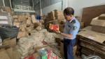 Phát hiện kho chứa hàng tấn kẹo Trung Quốc 
