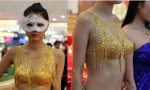 Đại gia chi 10,5 tỉ cho người mẫu trình diễn bộ bikini vàng 1kg