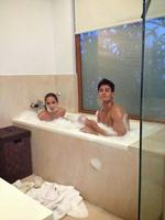 Lộ ảnh Hoa hậu Thế giới Megan Young tắm trần bên bạn trai