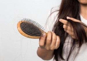 Rụng tóc khi nào cần đi thăm khám bác sĩ, đây là 6 việc không nên làm để hạn chế tóc gãy rụng