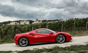 Siêu xe của Ferrari bị triệu hồi do lỗi dầu phanh