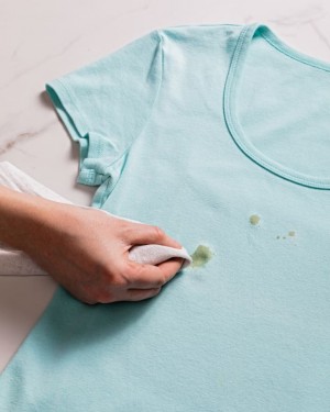 2 cách loại bỏ vết dầu mỡ trên quần áo dễ thực hiện nhưng tác dụng không ngờ