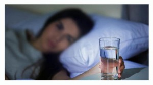 Uống nước trước khi ngủ nên hay không? Đâu mới là thời điểm uống tốt nhất?