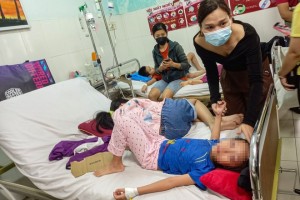 Ngộ độc tập thể ở trường iSchool Nha Trang: Một học sinh lớp 1 t.ử v.ong