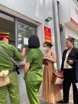Tin 29/3: Thực hư hình ảnh Vy Oanh có mặt theo giấy triệu tập của Công an TP.HCM; diễn biến mới vụ cô gái 18 tuổi bị lôi ra khỏi ô tô, lột quần áo giữa phố