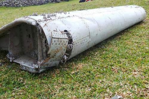 Phóng đại 100.000 lần để nhận diện mảnh vỡ của MH370