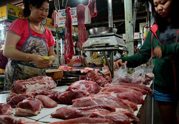 Thịt sạch ở Sài Gòn bị cạnh tranh 'bẩn
