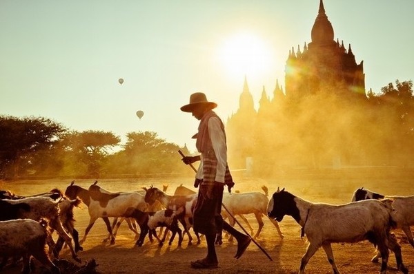Myanmar cuốn hút du khách bằng vẻ đẹp dung dị, con người chất phác, và những đền đài, vùng đất đẹp như trong những câu chuyện cổ xưa.