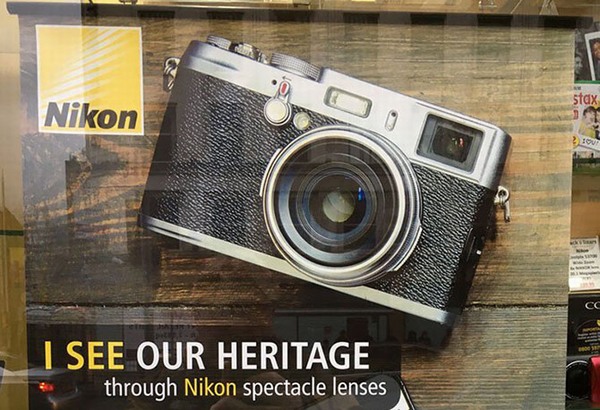 Nikon quảng cáo chất lượng ống kính bằng máy ảnh... Fujifilm