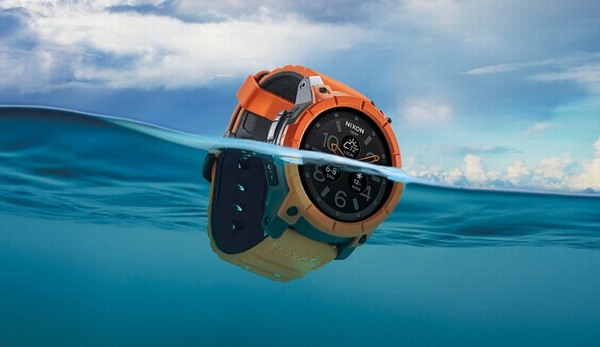 Ra mắt smartwatch có khả năng chịu nước... 100 mét