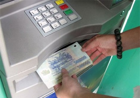 Ngơ ngác vì tiền tiết kiệm trong thẻ ATM tự “bốc hơi”