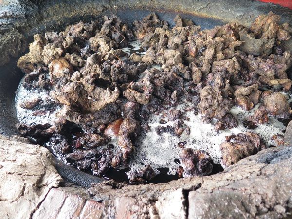 Bên trong 'lò' sản xuất mỡ lợn, trâu bò bẩn nhất Hà Nội