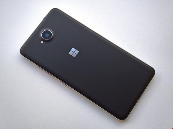 Lumia 650 bán tại Việt Nam với giá mềm