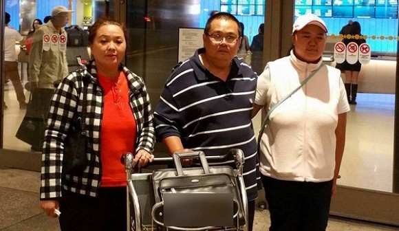 Anh trai Minh Béo đáp chuyến bay sang Mỹ để dự phiên luận tội em trai
