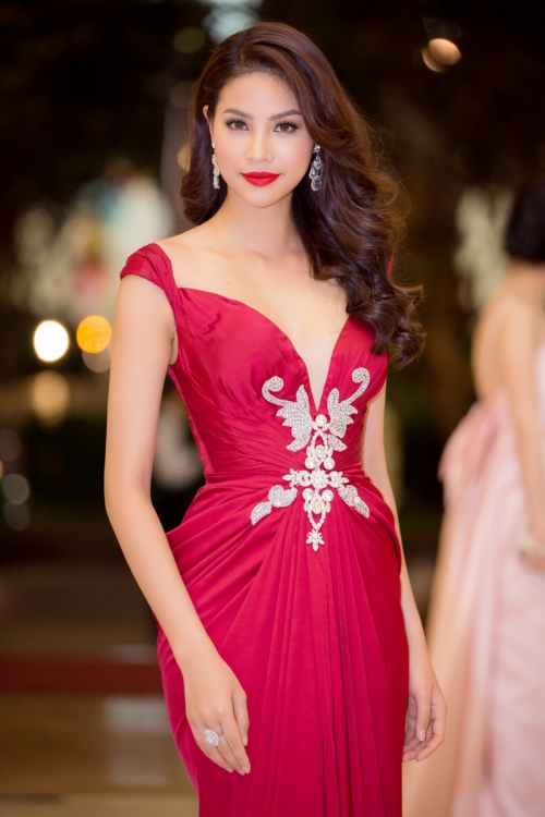 Hoa hậu Phạm Hương được vinh danh “Người phụ nữ của năm”