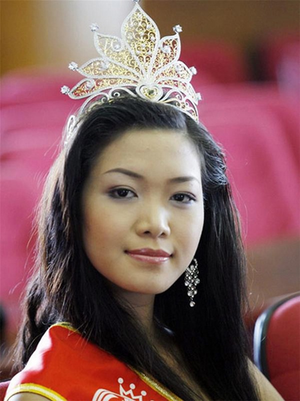 Phong cách trang điểm của các hoa hậu Việt khi mới đăng quang