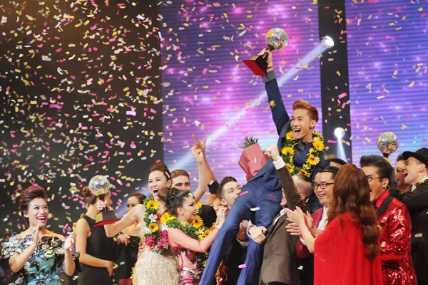 Lần đầu tiên trong 7 mùa của cuộc thi, có một thí sinh nam đoạt danh hiệu Nam vương. 