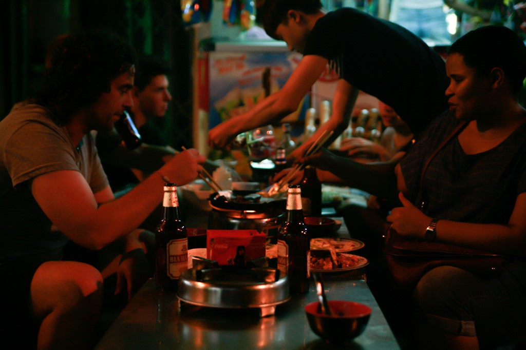 Món nướng ở phố Mã Mây thu hút nhiều du khách nước ngoài, do giá cả bình dân. 