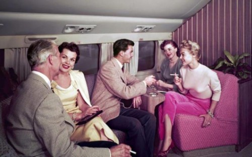 Chúng ta đều biết hút thuốc lá bị cấm khi đi máy bay nhưng trên máy bay nào cũng có gạt tàn thuốc lá. Vậy gạt tàn có tác dụng gì?