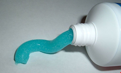 4 thành phần nguy hiểm trong kem đánh răng