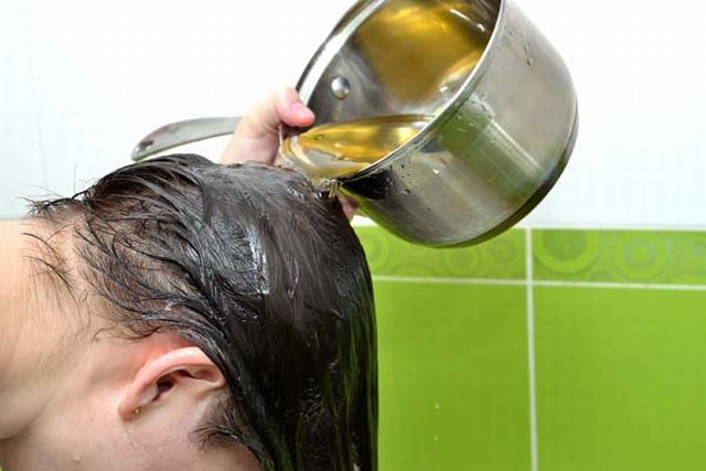 Cách gội đầu cực hay giúp tóc dầu không còn bết dính