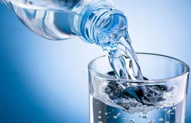 Giảm cân hiệu quả bằng cách uống nhiều nước bạn biết chưa?