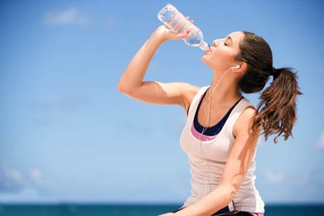 Giảm cân hiệu quả bằng cách uống nhiều nước bạn biết chưa?
