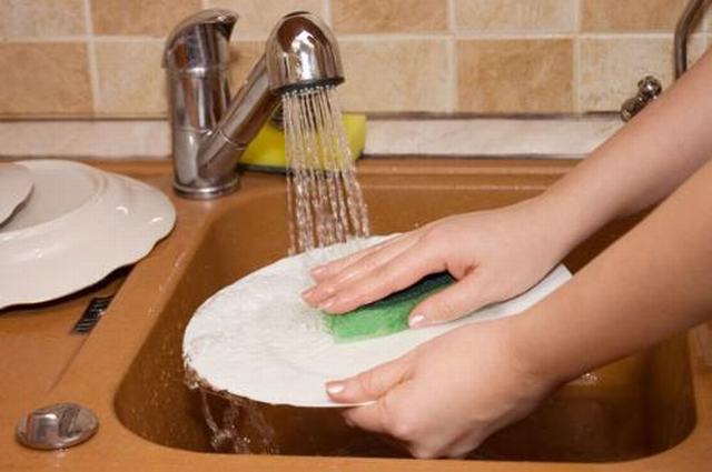 Những cách rửa bát đũa khiến bạn và gia đình dễ chết sớm: Phải bỏ ngay!