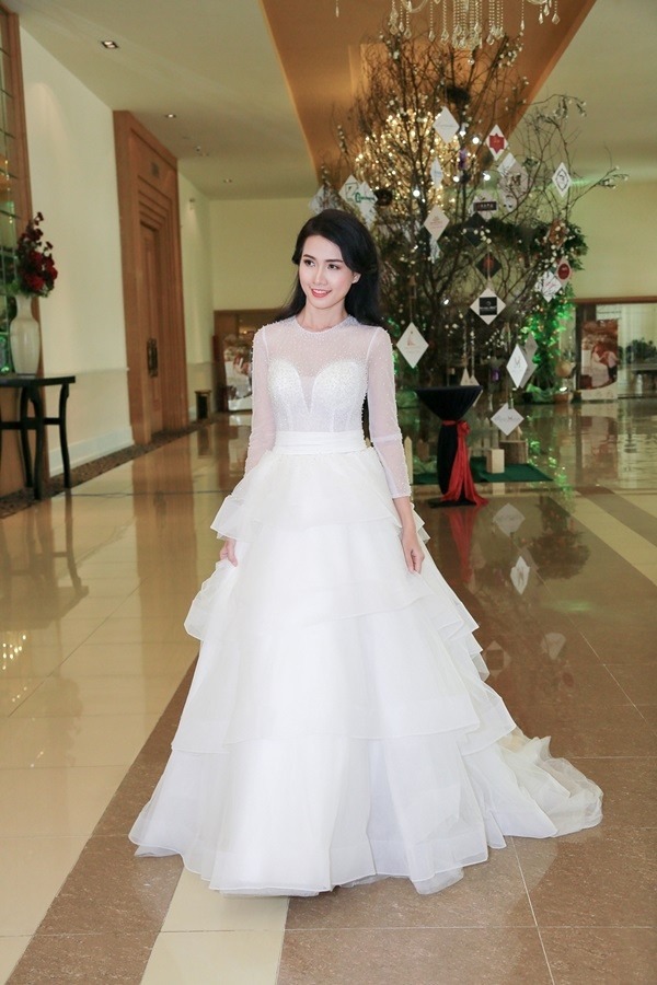 Phan Thị Mơ diện áo cưới trước tin đồn lấy chồng đại gia