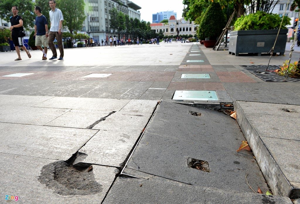 Phố đi bộ Nguyễn Huệ tạm ngừng hoạt động để sửa chữa