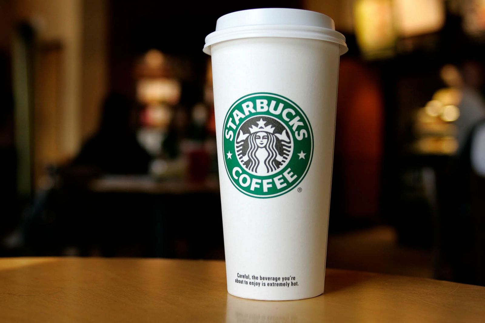 Starbucks bị kiện 5 triệu đô vì cho quá nhiều đá lạnh