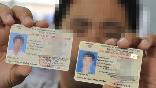 Bạn có bị phạt nếu không đổi giấy phép lái xe sang thẻ nhựa đúng hạn?