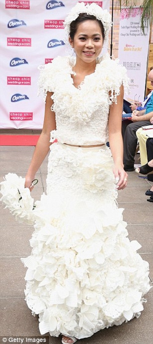 Bạn sẽ sốc khi biết những chiếc váy cưới trắng tinh khôi tuyệt đẹp này được làm từ...