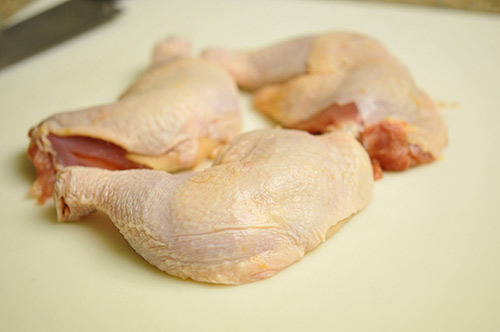 Dùng chất tăng trọng ‘mông má’ cho gà