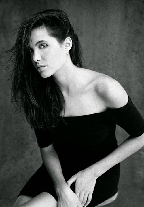 Mấy ai sở hữu vẻ đẹp của đại minh tinh từ năm 15 tuổi thế này như Angelina Jolie?