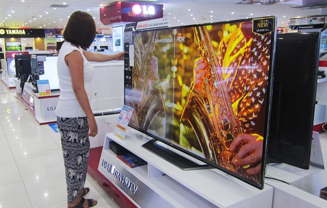 Mượn cớ ngắt sóng, người dân mạnh tay mua tivi mới