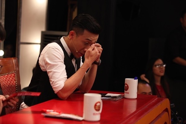 Muôn kiểu “tố” sao Việt khóc giả tạo trên ghế giám khảo