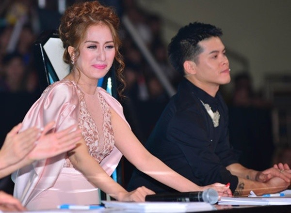 Muôn kiểu “tố” sao Việt khóc giả tạo trên ghế giám khảo