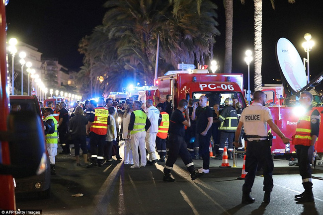 IS ăn mừng sau vụ thảm sát tại Pháp