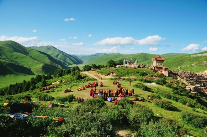 Cuộc sống hằng ngày của 40.000 người ở học viện Phật giáo Tây Tạng