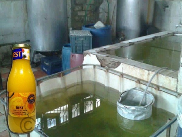 Hình ảnh kinh hãi trong nhà máy sản xuất nước hoa quả đóng chai