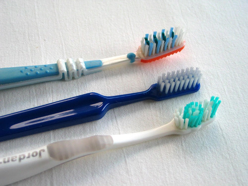 Thói quen dùng bàn chải đánh răng sai lầm gây nguy hiểm sức khỏe
