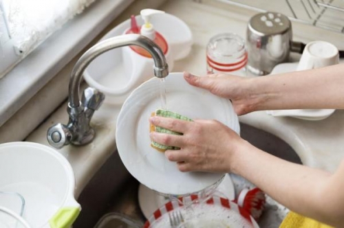 5 KHÔNG bà nội trợ PHẢI NHỚ khi rửa bát để không rước bệnh
