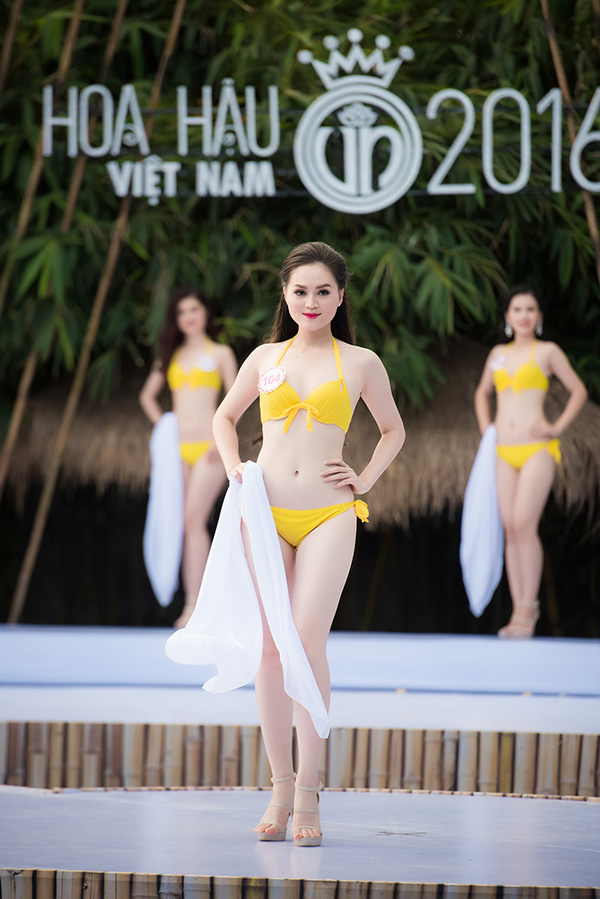 Bỏng mắt với phần trình diễn bikini của thí sinh Hoa hậu Việt Nam 2016