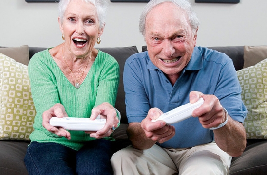 Chơi game giúp tăng cường trí nhớ, giảm trầm cảm ở người cao tuổi